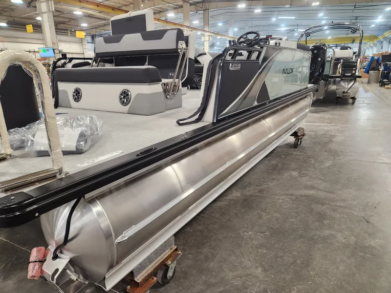 Slide: The Image of Avalon LSZ - 19 FT Cruise Rear Bench "Tiffany" 2026 - 10