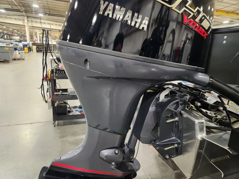 Slide: The Image of Avalon LSZ - 19 FT Cruise Rear Bench "Tiffany" 2026 - 21