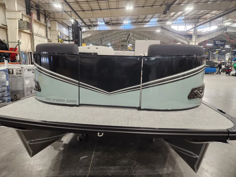 Slide: The Image of Avalon LSZ - 19 FT Cruise Rear Bench "Tiffany" 2026 - 7