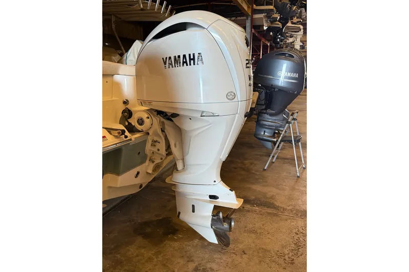 Slide: The Image of Sea Hunt Ultra 234 2024 - 12