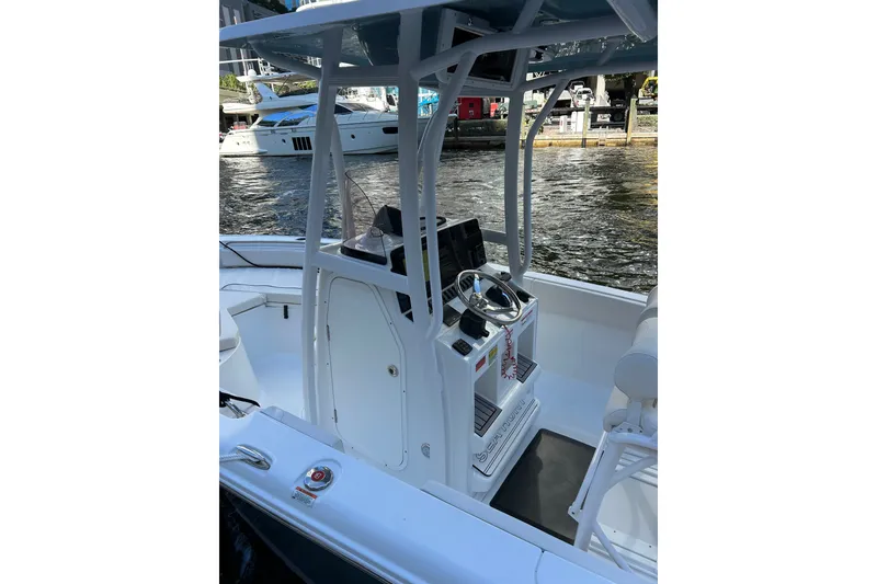 Slide: The Image of Sea Hunt Ultra 234 2024 - 8