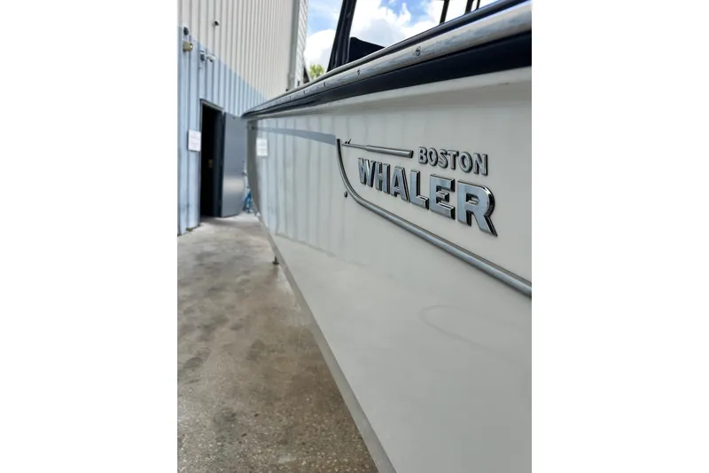 Slide: The Image of Boston Whaler 190 Montauk 2023 - 11
