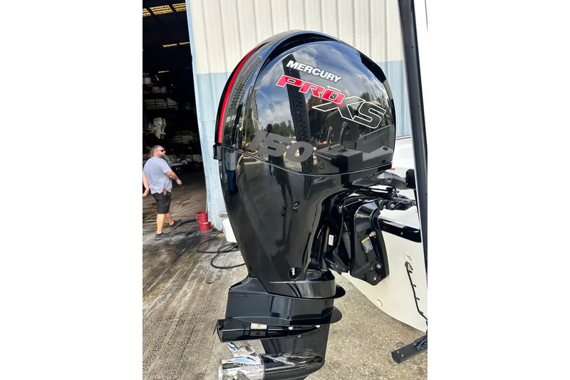 Slide: The Image of Boston Whaler 190 Montauk 2023 - 1
