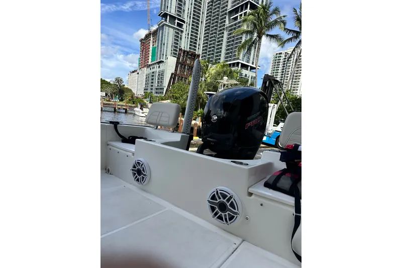 Slide: The Image of Boston Whaler 190 Montauk 2023 - 5