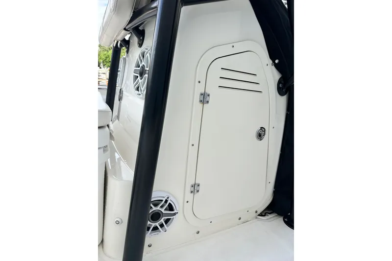 Slide: The Image of Boston Whaler 190 Montauk 2023 - 8