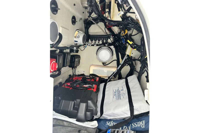 Slide: The Image of Boston Whaler 190 Montauk 2023 - 10
