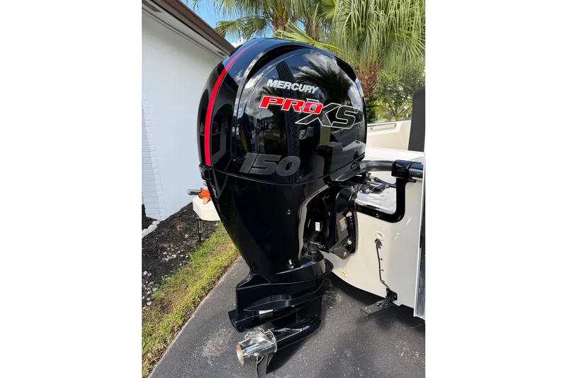 Slide: The Image of Boston Whaler 190 Montauk 2023 - 2