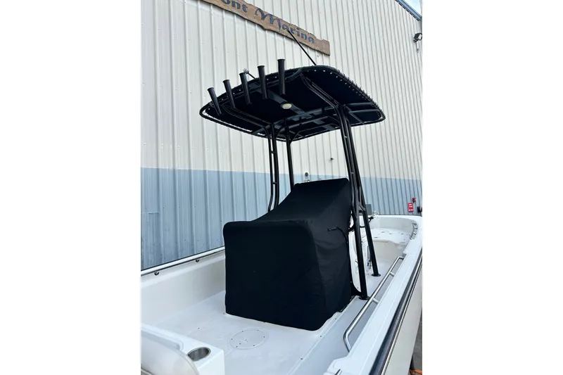 Slide: The Image of Boston Whaler 190 Montauk 2023 - 7