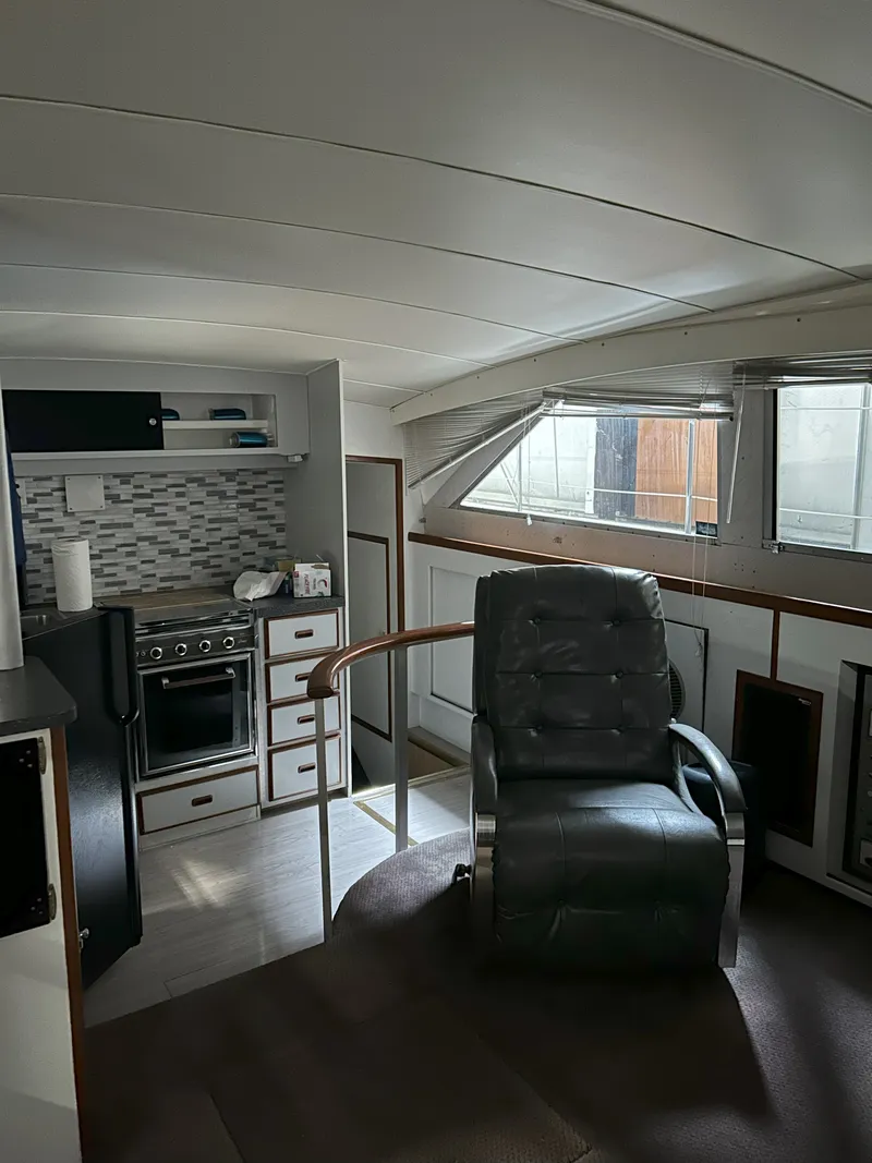 Slide: The Image of BERTRAM YACHTS 42 Motor Yacht 1977 - 23