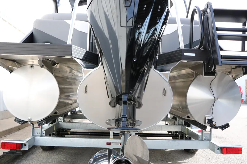 Slide: The Image of EVOTTI 521 QL Tri-Toon 2026 - 16