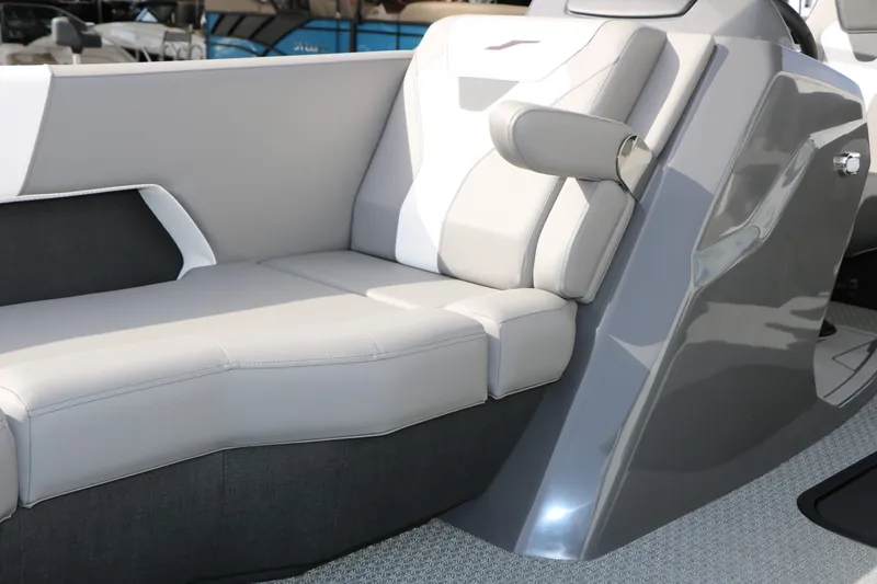 Slide: The Image of EVOTTI 521 QL Tri-Toon 2026 - 27