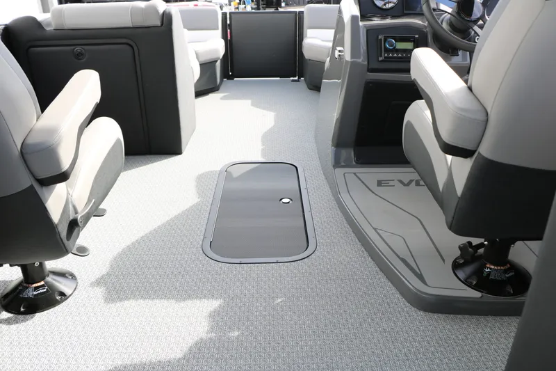 Slide: The Image of EVOTTI 521 QL Tri-Toon 2026 - 37