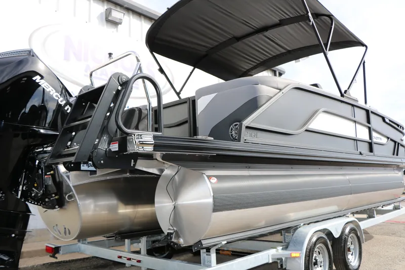 Slide: The Image of EVOTTI 521 QL Tri-Toon 2026 - 4