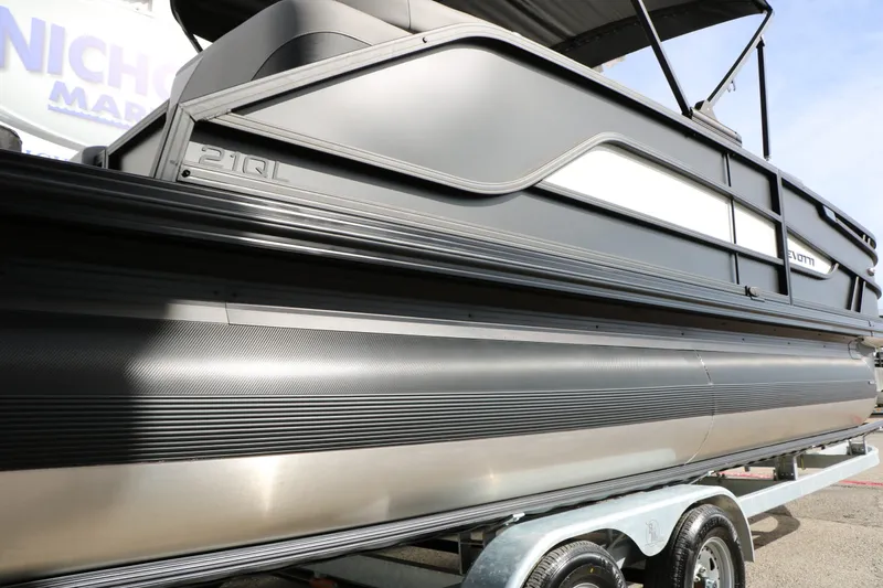 Slide: The Image of EVOTTI 521 QL Tri-Toon 2026 - 58