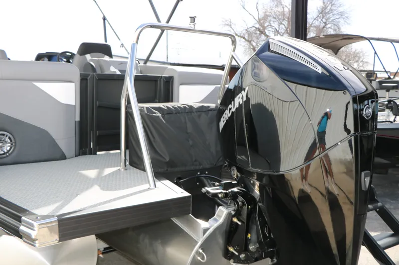 Slide: The Image of EVOTTI 521 QL Tri-Toon 2026 - 63