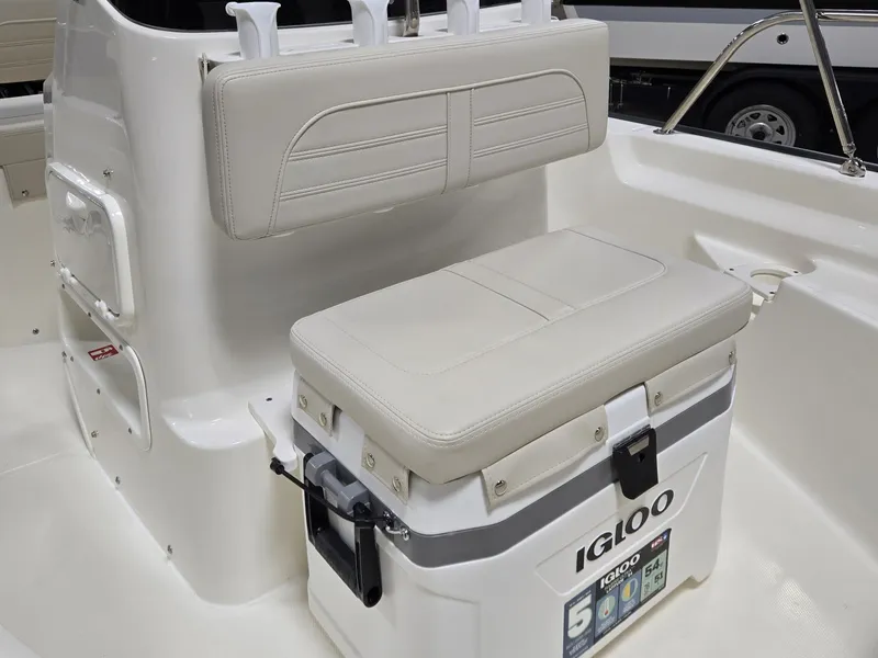 Slide: The Image of Boston Whaler Montauk 2026 - 3