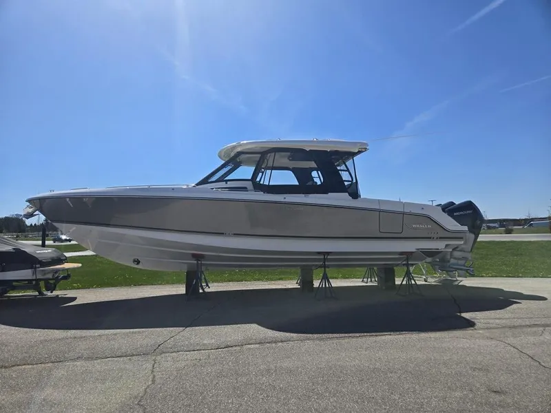 The Image of Boston Whaler Realm 2025 - 0