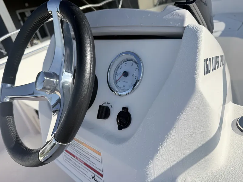 Slide: The Image of Boston Whaler Super Sport 2026 - 9