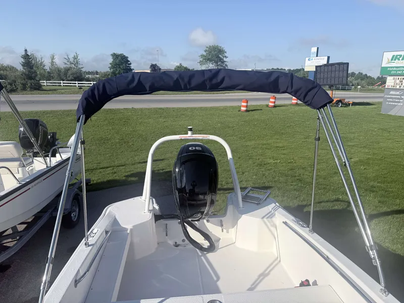 Slide: The Image of Boston Whaler Super Sport 2026 - 12