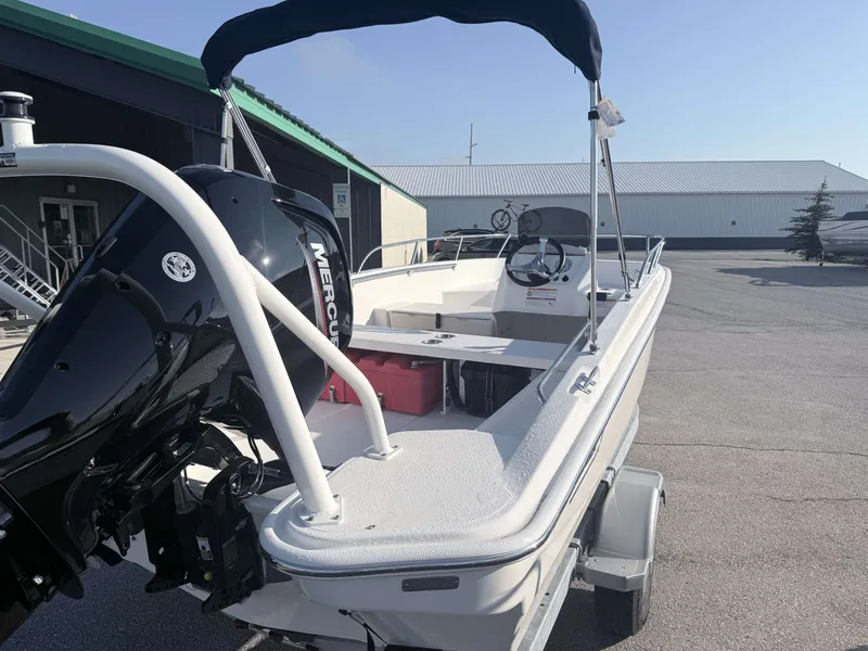 Slide: The Image of Boston Whaler Super Sport 2026 - 3