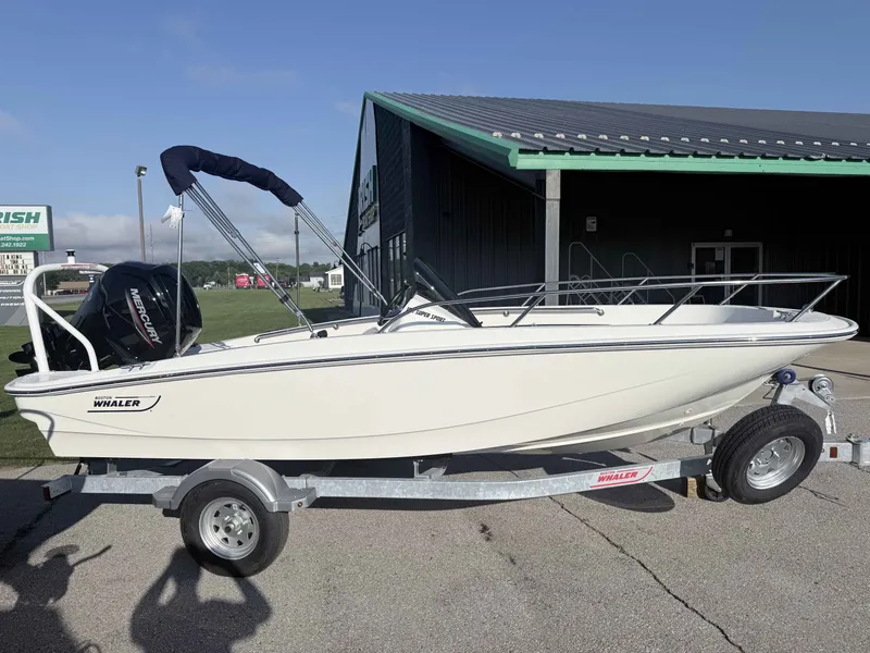 Slide: The Image of Boston Whaler Super Sport 2026 - 2