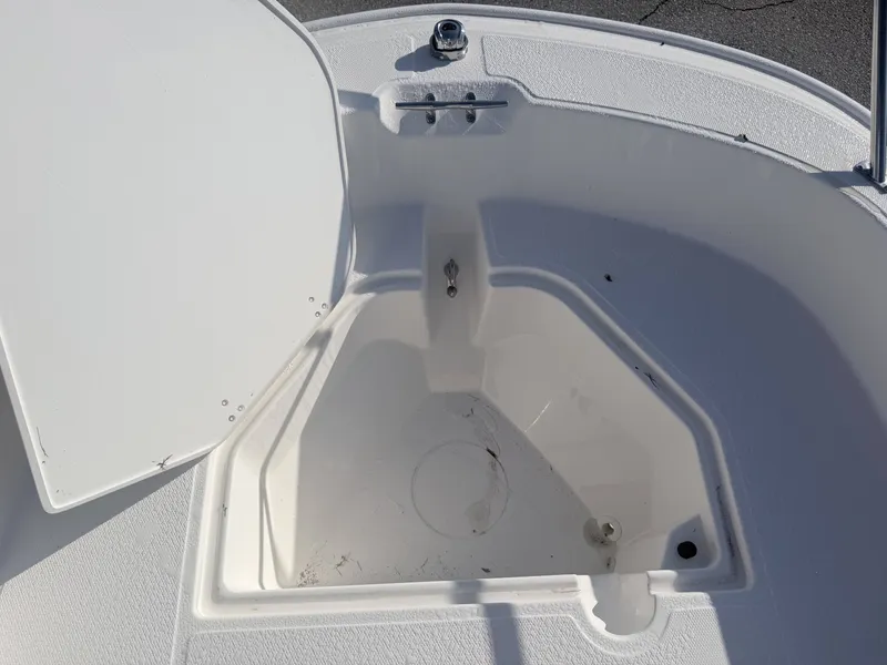 Slide: The Image of Boston Whaler Super Sport 2026 - 10