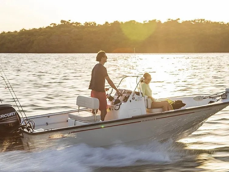 Slide: The Image of Boston Whaler Super Sport 2026 - 1