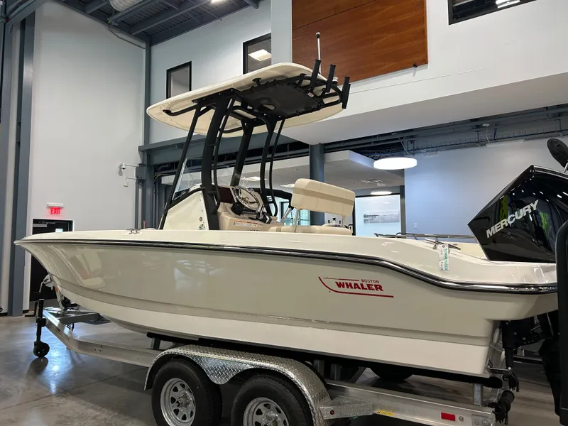 The Image of Boston Whaler Dauntless 2025 - 0