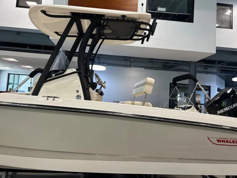 Slide: The Image of Boston Whaler Dauntless 2025 - 2