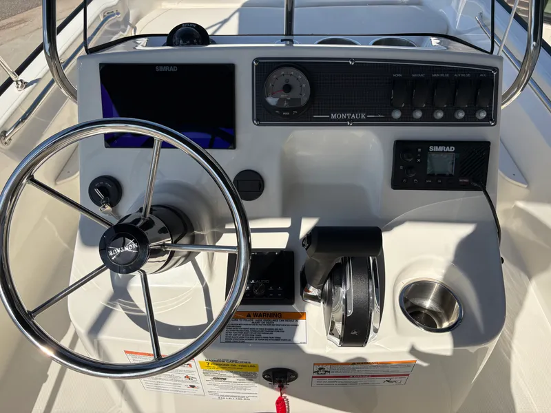 Slide: The Image of Boston Whaler 170 Montauk 2026 - 11