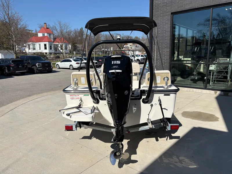 Slide: The Image of Boston Whaler 170 Montauk 2026 - 6