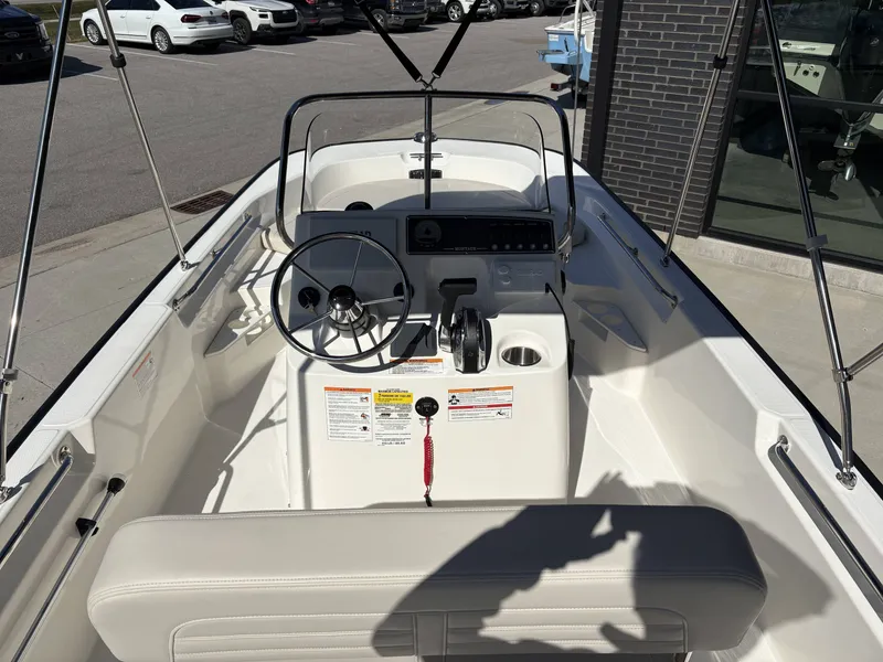 Slide: The Image of Boston Whaler 170 Montauk 2026 - 9