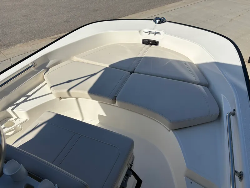 Slide: The Image of Boston Whaler 170 Montauk 2026 - 17