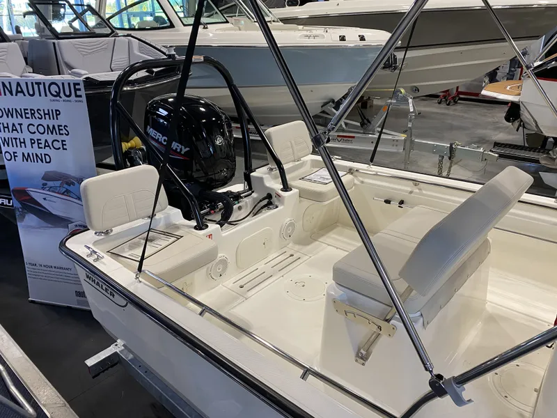 Slide: The Image of Boston Whaler 170 Montauk 2026 - 23