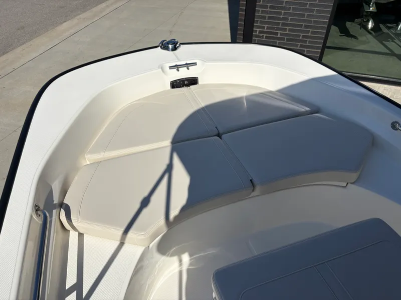 Slide: The Image of Boston Whaler 170 Montauk 2026 - 15