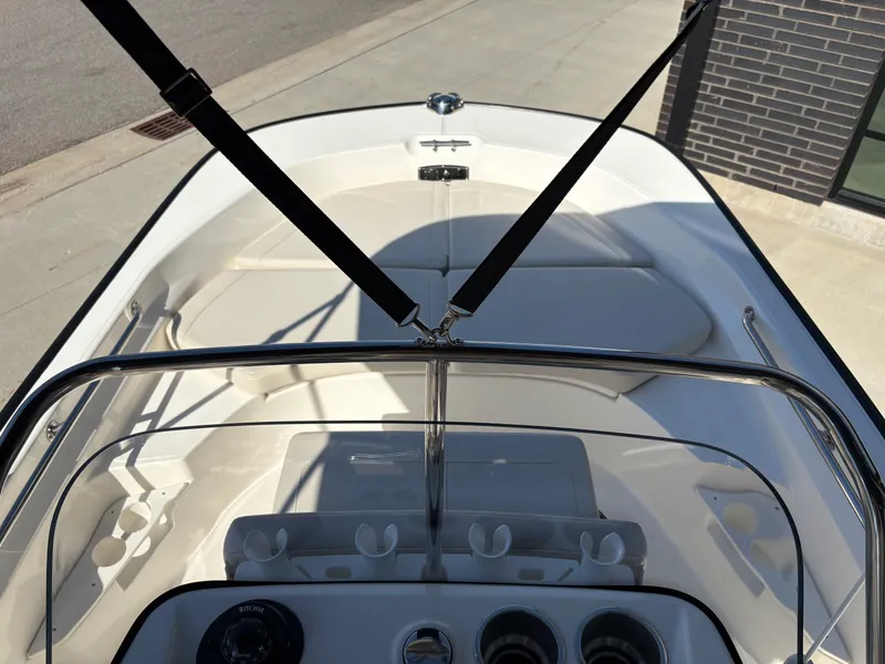 Slide: The Image of Boston Whaler 170 Montauk 2026 - 14