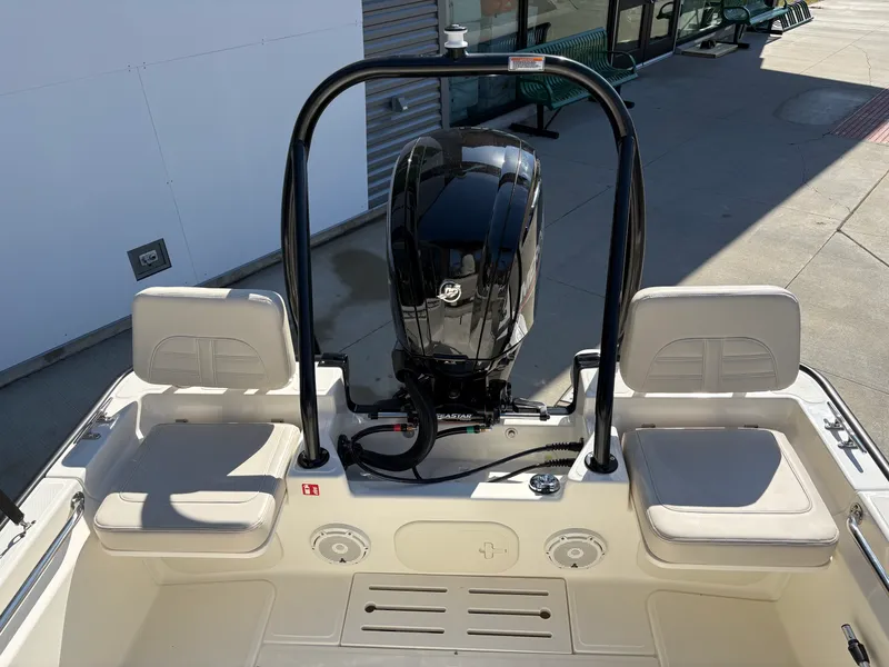 Slide: The Image of Boston Whaler 170 Montauk 2026 - 7