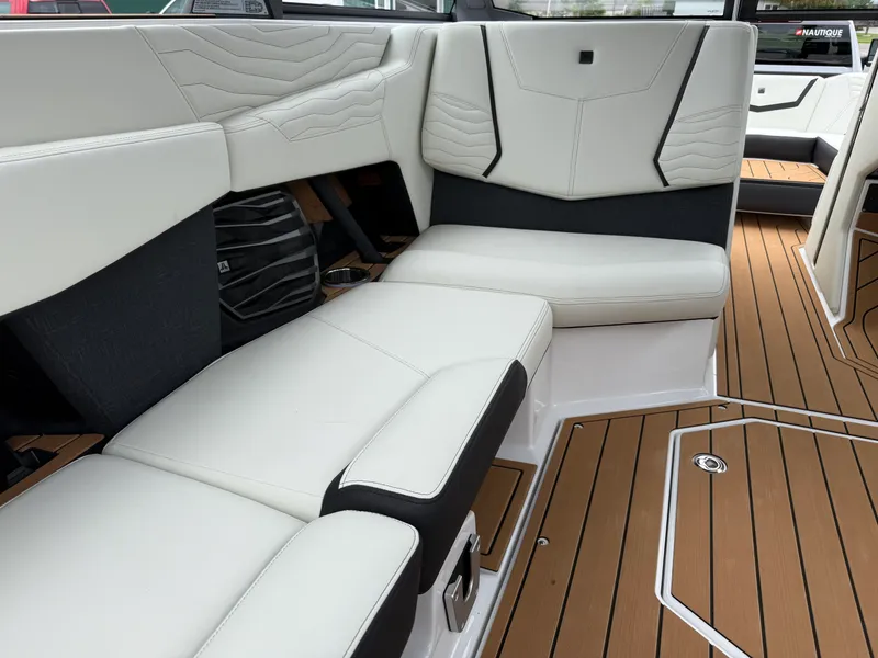 Slide: The Image of Nautique G23 2025 - 14