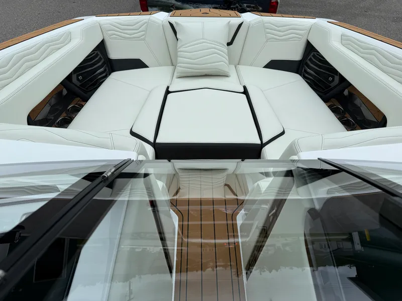 Slide: The Image of Nautique G23 2025 - 19