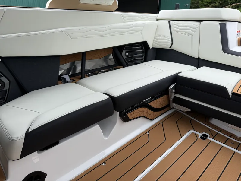 Slide: The Image of Nautique G23 2025 - 11