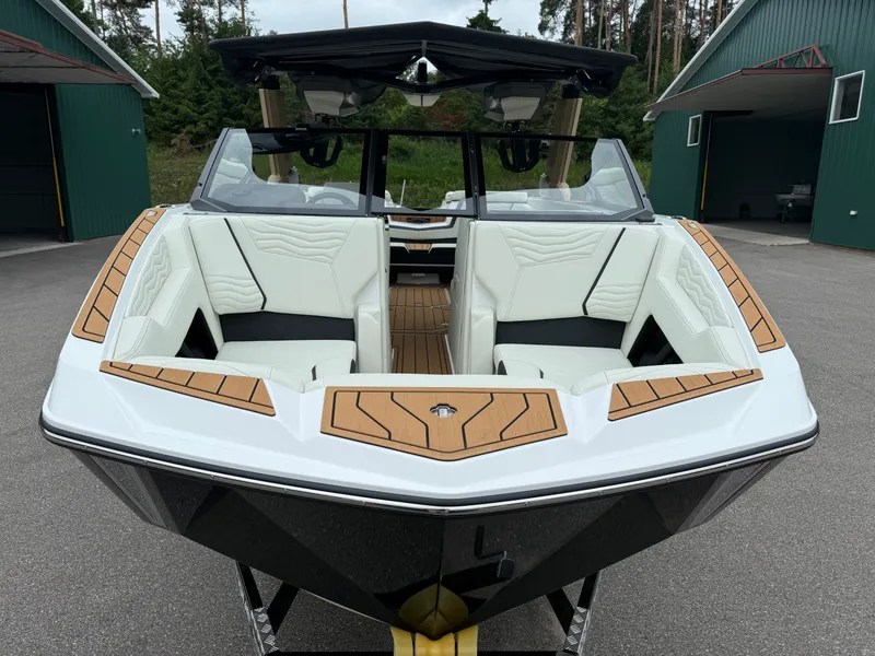 Slide: The Image of Nautique G23 2025 - 7
