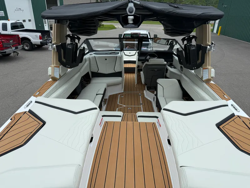 Slide: The Image of Nautique G23 2025 - 9