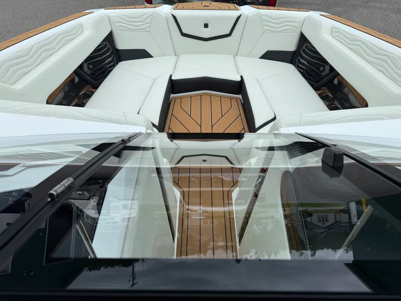 Slide: The Image of Nautique G23 2025 - 18