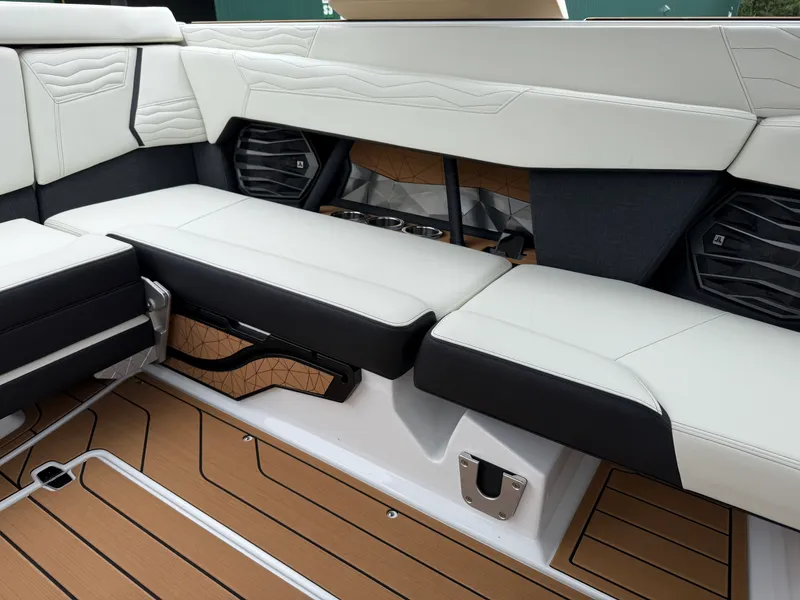 Slide: The Image of Nautique G23 2025 - 13