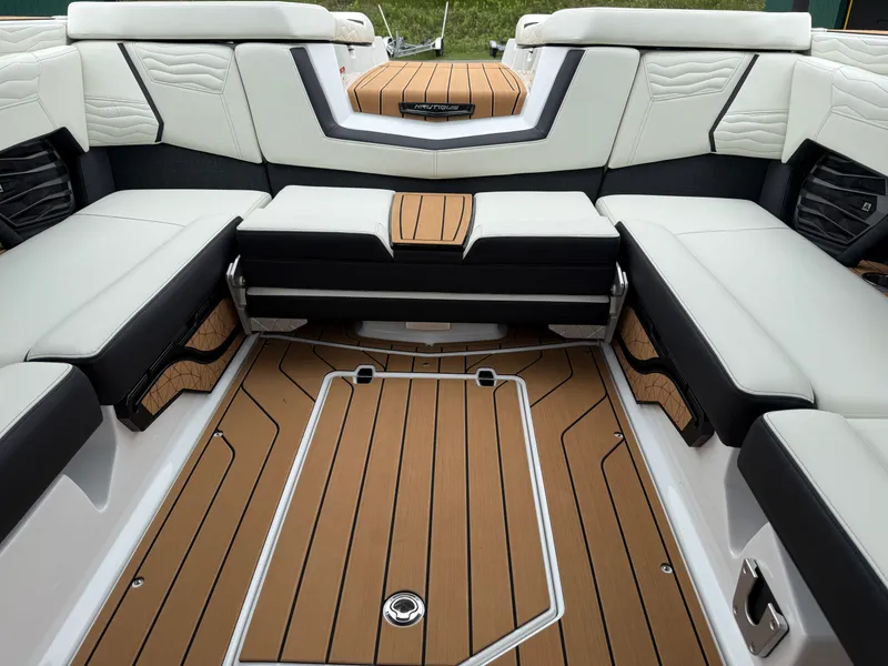 Slide: The Image of Nautique G23 2025 - 12