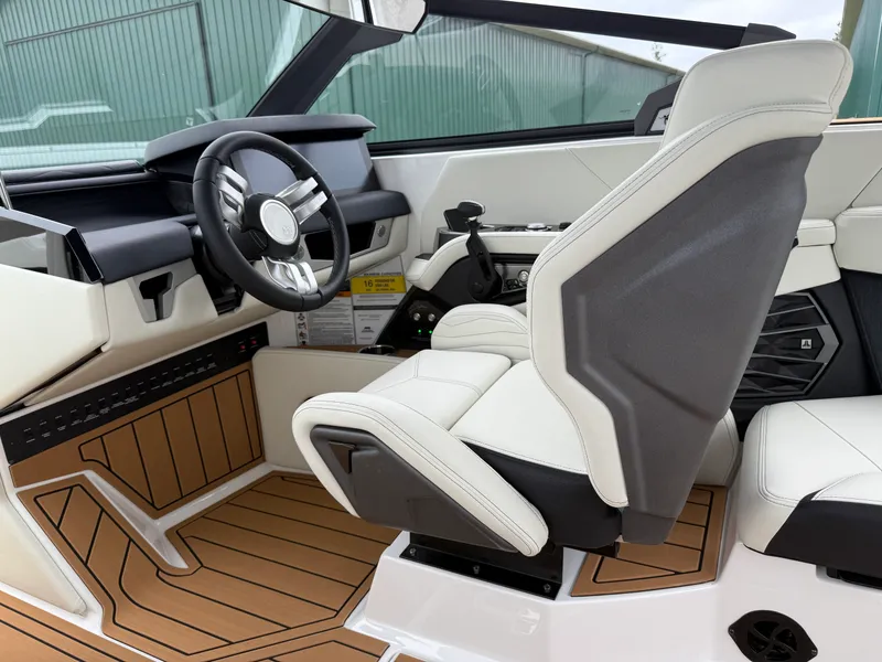 Slide: The Image of Nautique G23 2025 - 15
