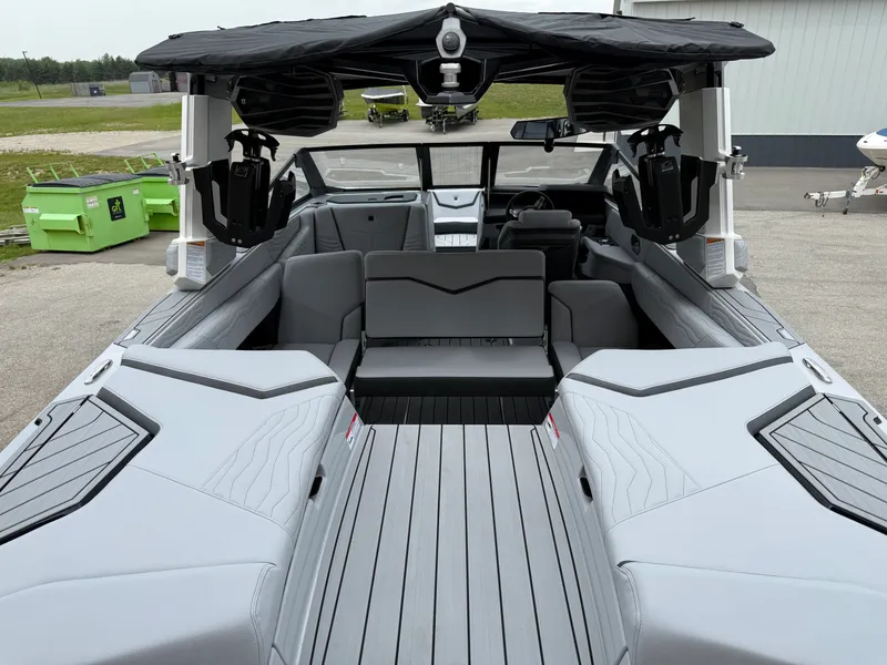 Slide: The Image of Nautique G23 2025 - 10