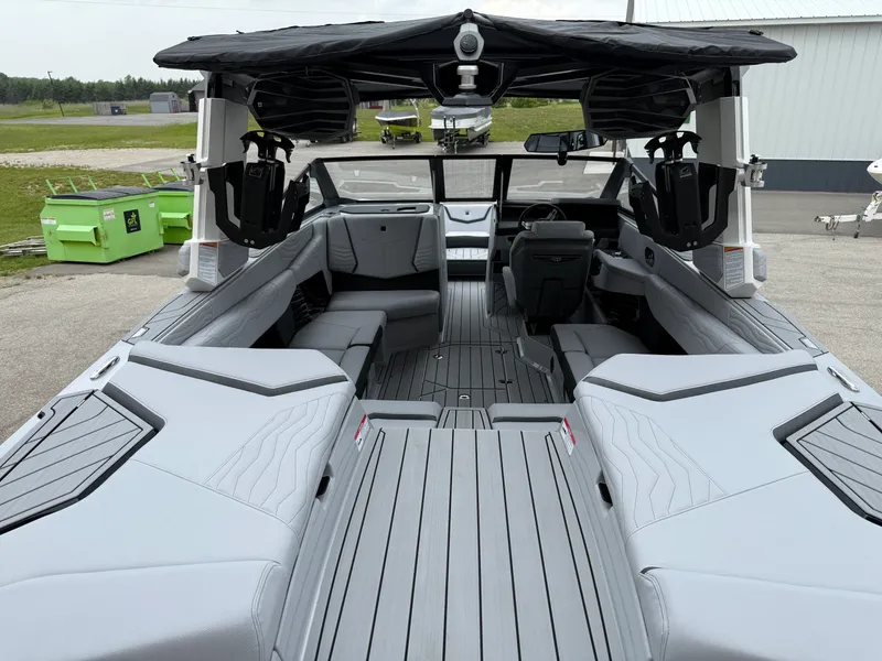 Slide: The Image of Nautique G23 2025 - 9