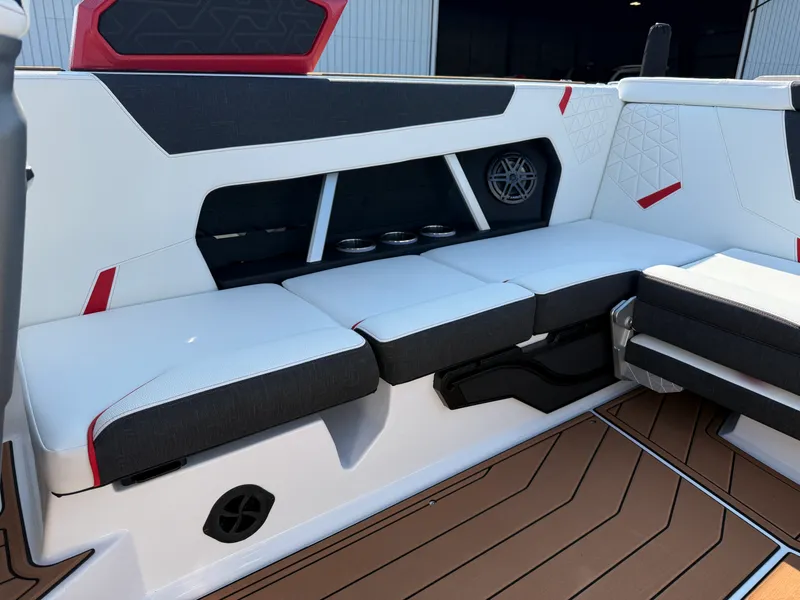 Slide: The Image of Nautique GS22 2025 - 18
