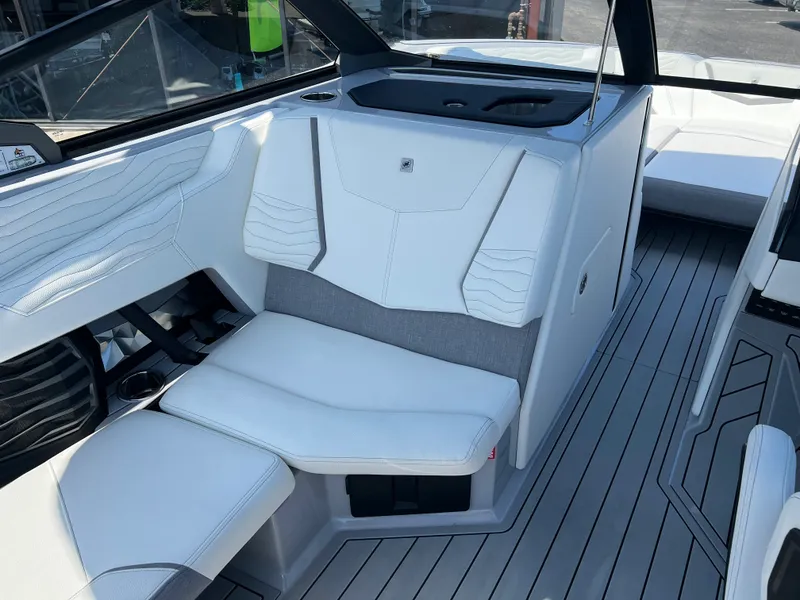 Slide: The Image of Nautique G25 2026 - 24